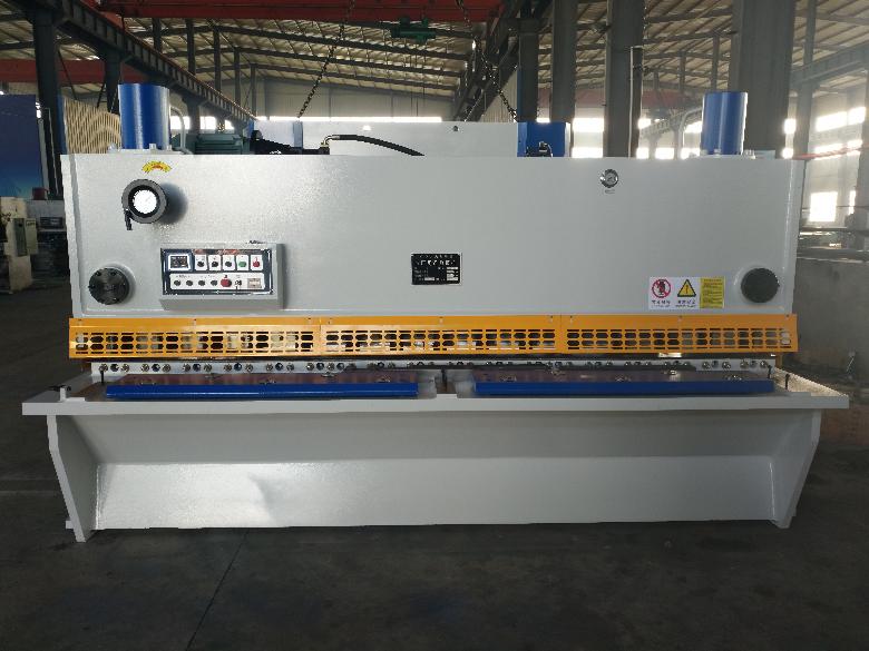 QC11Y-8X3200闸式剪板机