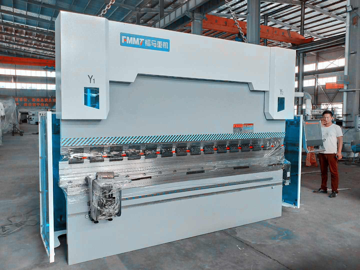 EAS640 4+1轴130T3300数控折弯机